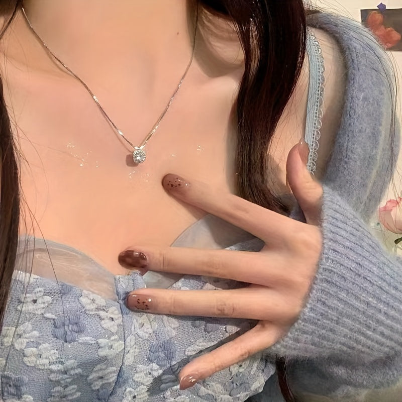 Elegant Golden-Tone Double Heart Necklace for Women – Chic Layered Design with Faux Pearl Accents, Versatile Clavicle Chain for Casual Attire or Parties, Perfect Gift Idea, Charm Necklace