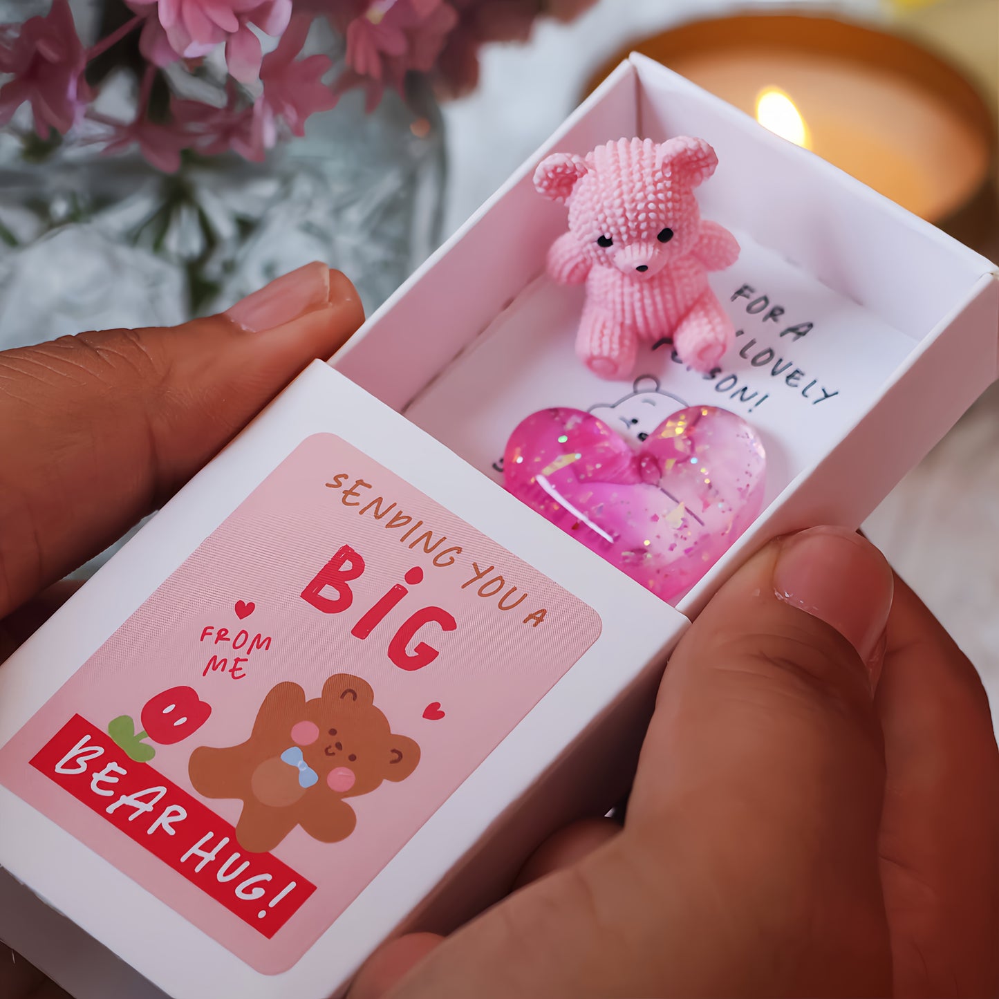 1pc My Little Worry Bear Mini Gift Box with Encouraging Card - Pocket-Sized Resin & Paper Bear Hug Keepsake, Heartwarming Friendship Memento for Weddings, Christmas, Thanksgiving, New Year Gifts, Small Gift Box, Charming Tedd
