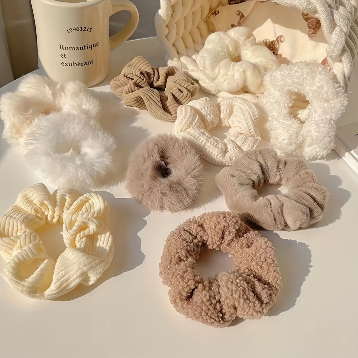 7pcs Premium Plush Hair Tie Set, Simple And Elegant, Suitable for Ponytails And Buns.