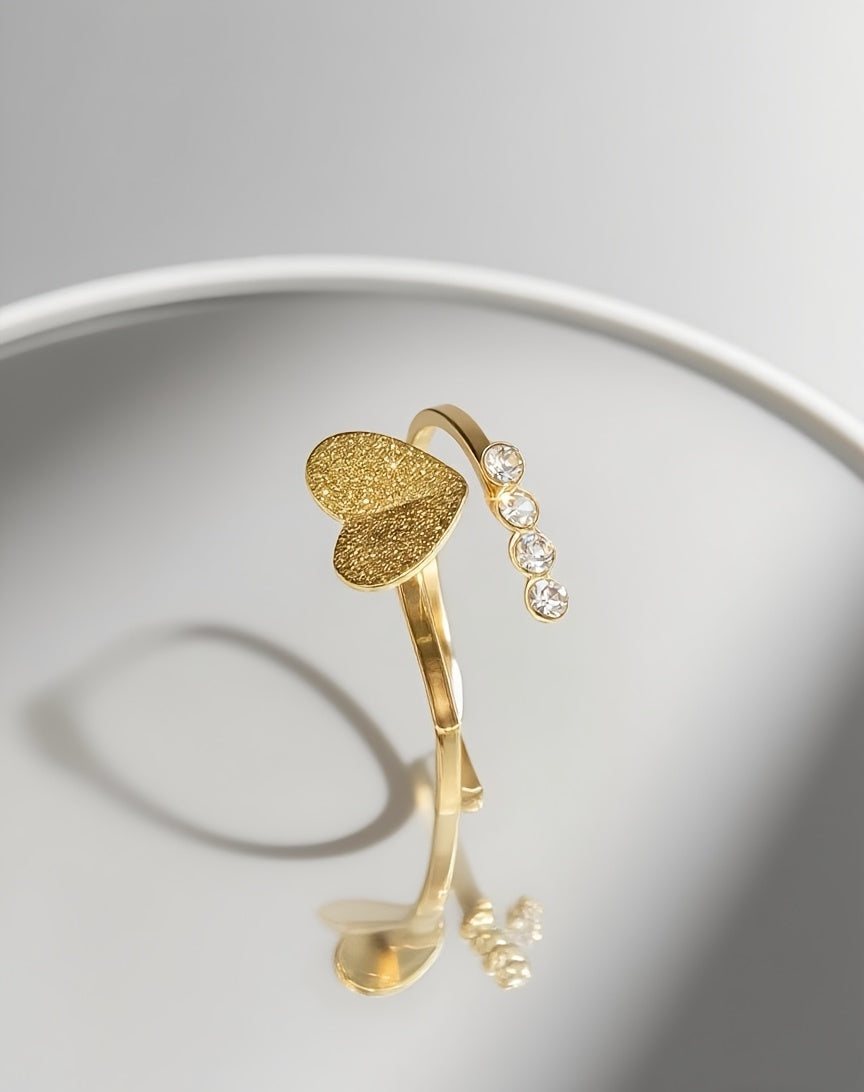 A Fashionable, Exquisite, Cute, Simple, Trendy, And Unique Stainless Steel Adjustable Open Ring with a Sweet Heart Design