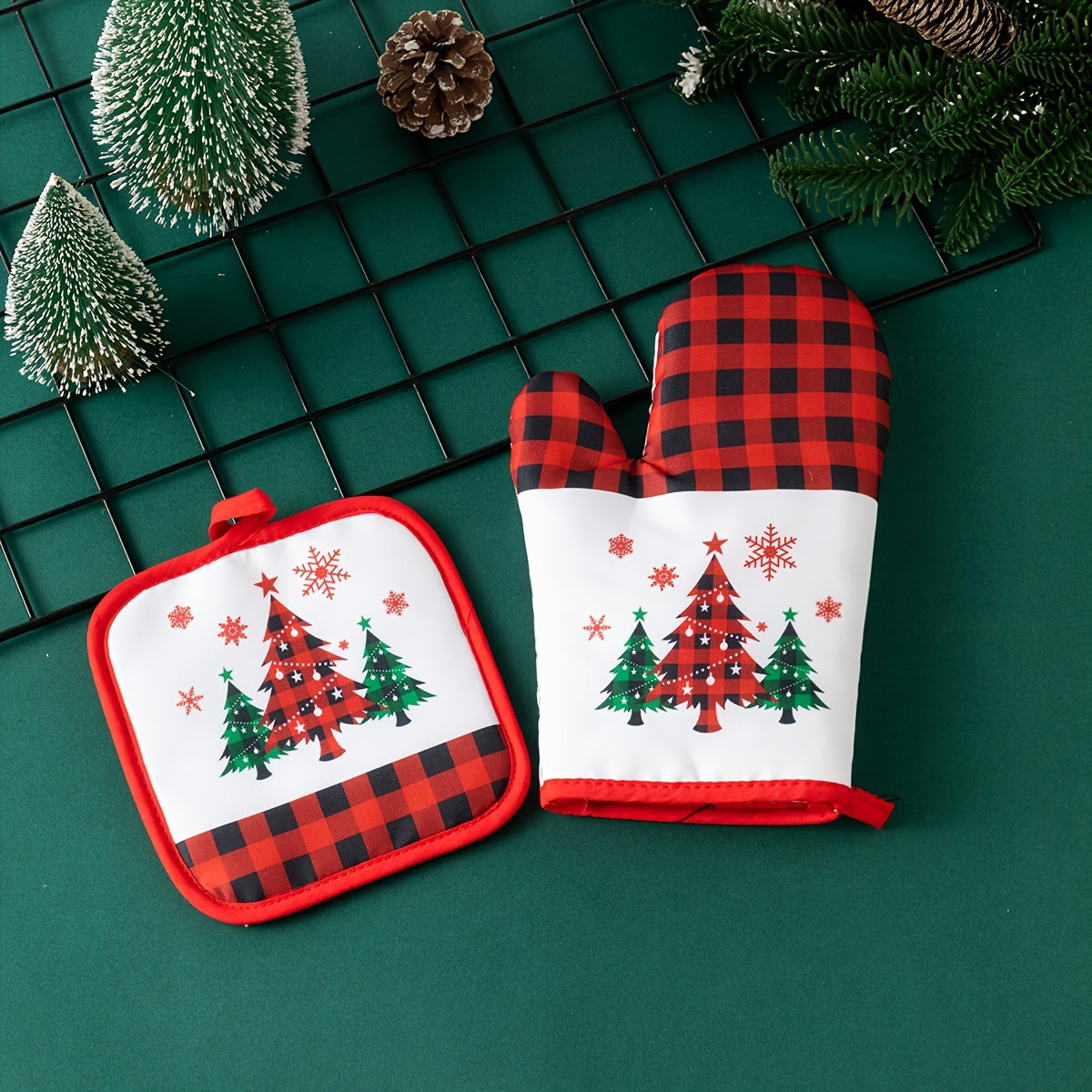 Festive Christmas Oven Mitts - 2 Pieces Set: Perfect for Baking and Cooking - Hand Wash Only - 17cm x 6.69in