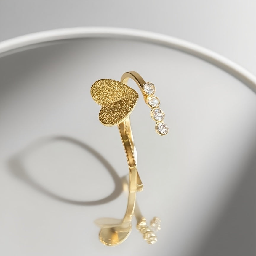 A Fashionable, Exquisite, Cute, Simple, Trendy, And Unique Stainless Steel Adjustable Open Ring with a Sweet Heart Design