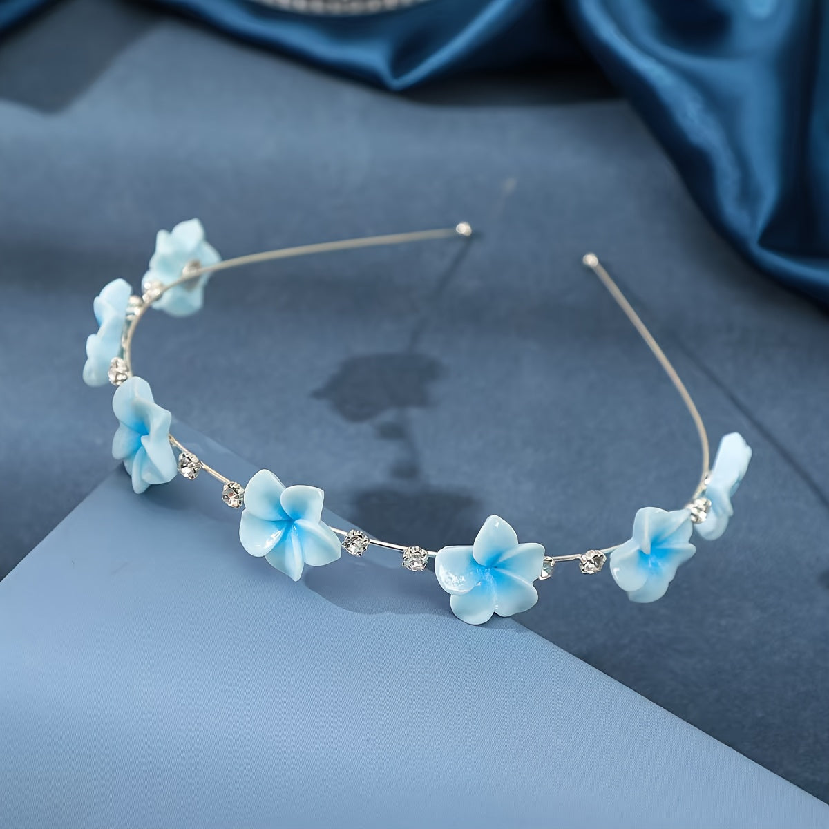 1pc Women's Sparkling -like Light Blue Floral Headband with Delicate Flower Petals & Secure Hair Clip - Elegant Hair Accessory for Weddings, Parties, Casual Attire - Comfortable Hair Band for Sensitive Scalp, Non-Irritating H
