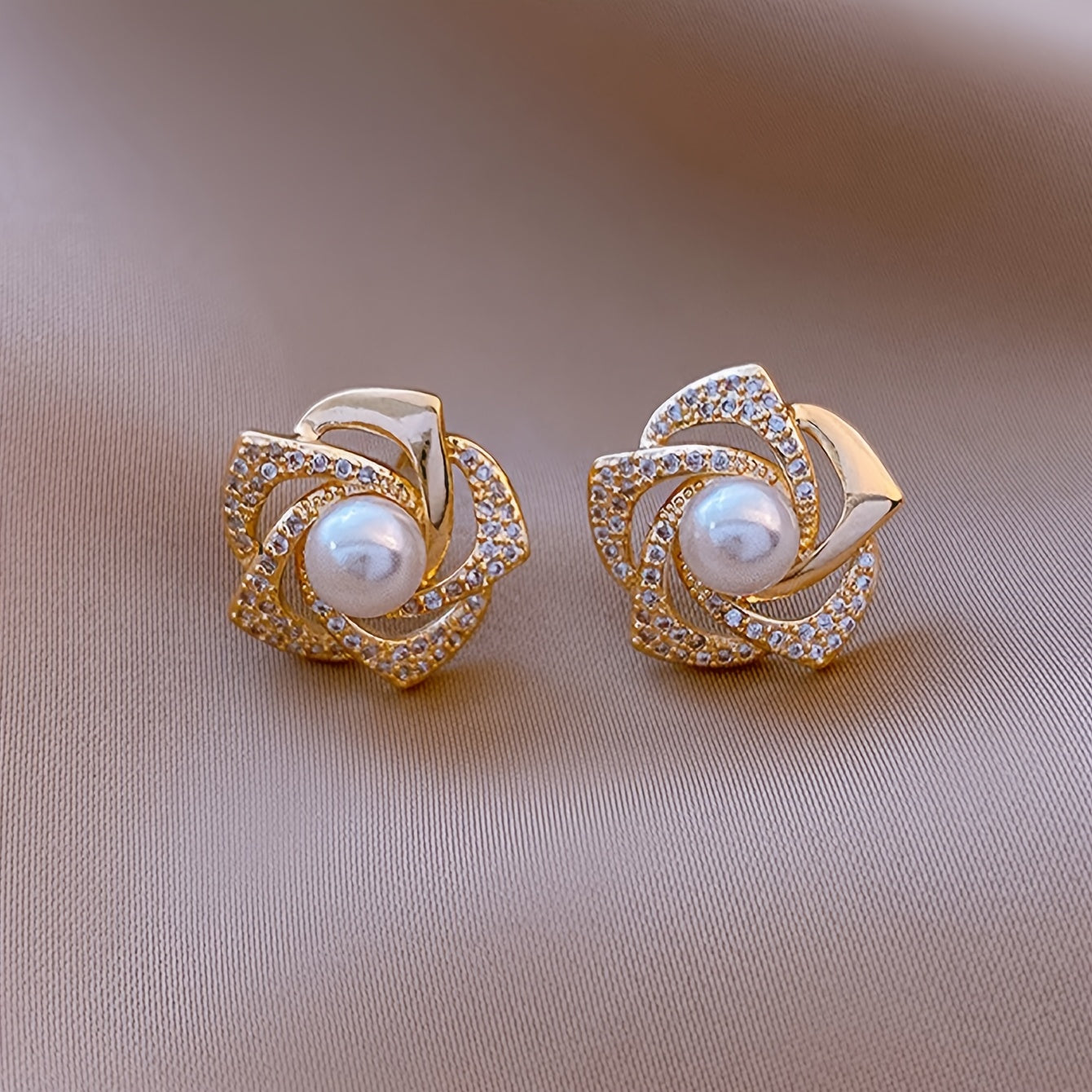 Elegant Floral Design Stud Earing with Imitation Pearl