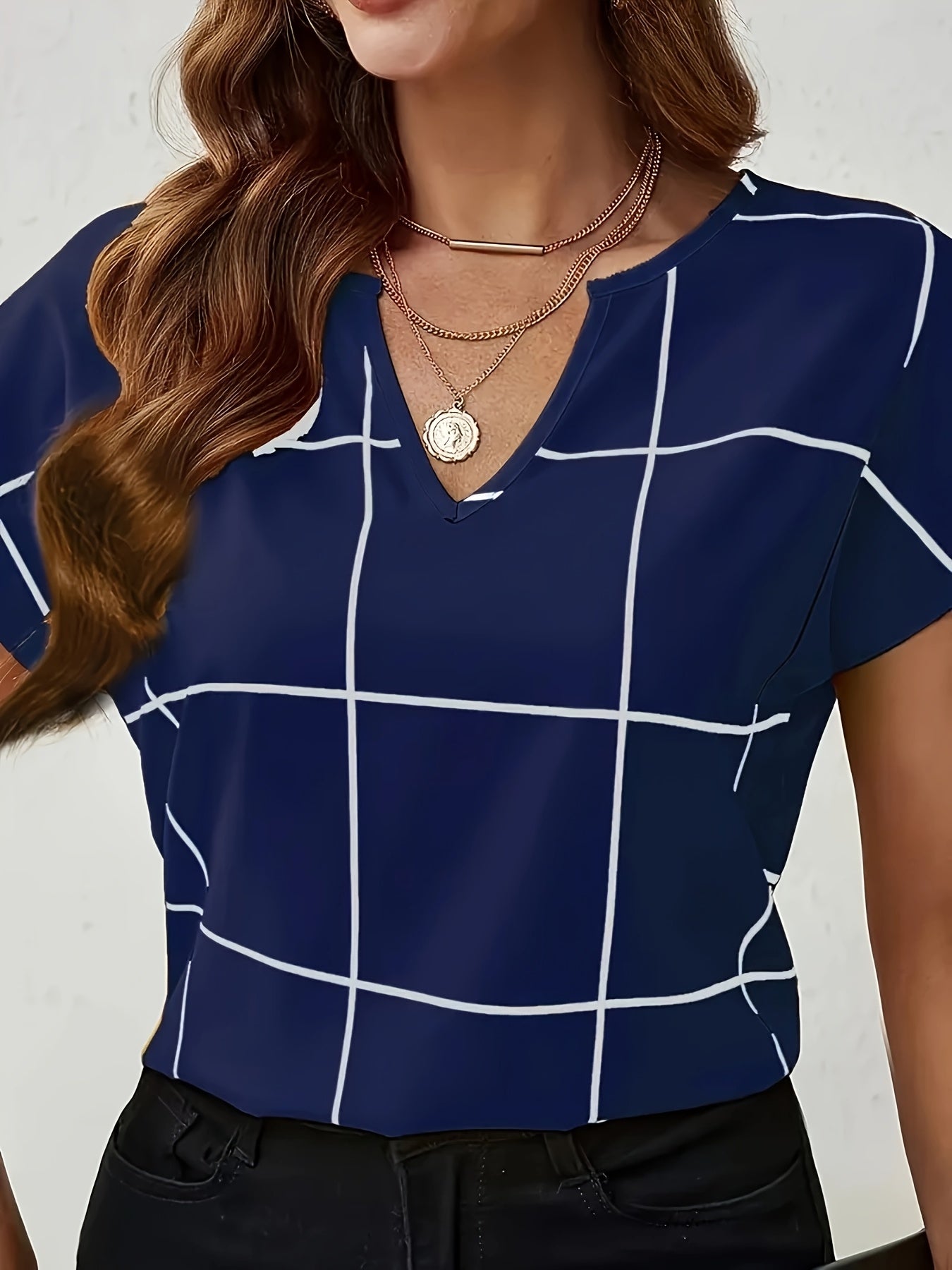 Women's Casual Plaid Print Shirt, V-Neck Short Sleeve Buttonless Blouse, Perfect for Spring and Summer Daily Outings, Vacation, Commuting, Stylish Women's Top, Cute T-Shirt, V-Neck, Summer Wear, Elegant Top, Casual Shirt, Ret
