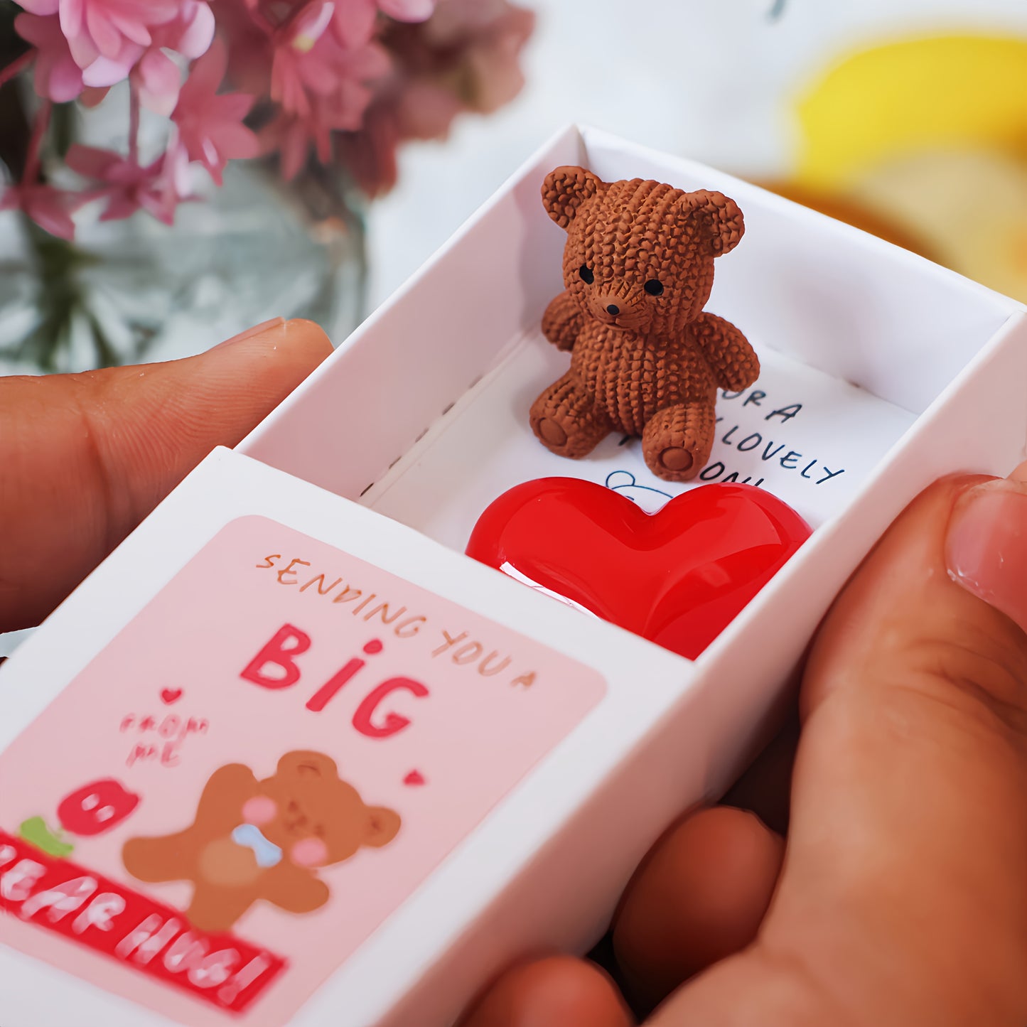 1pc My Little Worry Bear Mini Gift Box with Encouraging Card - Pocket-Sized Resin & Paper Bear Hug Keepsake, Heartwarming Friendship Memento for Weddings, Christmas, Thanksgiving, New Year Gifts, Small Gift Box, Charming Tedd
