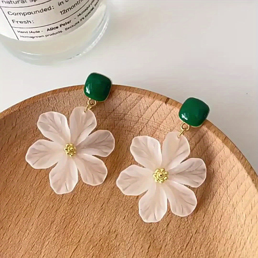 Chic Floral Dangle Earrings - Perfect for Beach Vacations & Casual Wear, Spring Collection