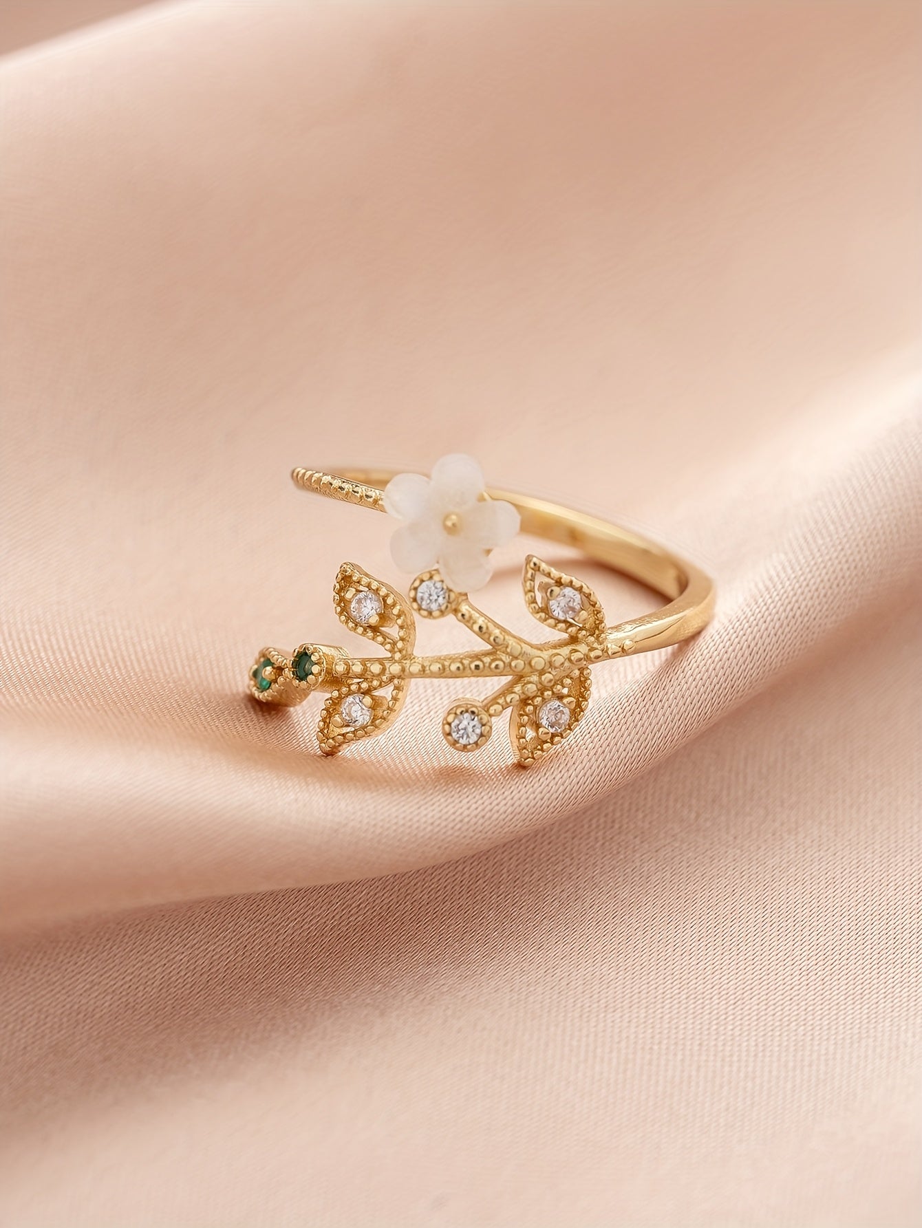Elegant Vintage Style Copper Ring with Synthetic Zirconia Flower and Leaf Design