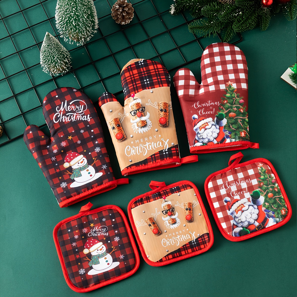 Festive Christmas Oven Mitts - 2 Pieces Set: Perfect for Baking and Cooking - Hand Wash Only - 17cm x 6.69in
