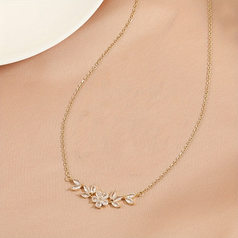 1pc Elegant Minimalist Floral Leaf Pendant Necklace - Golden-Tone Copper Chain with Sparkling Synthetic Synthetic Zirconia Stones, Versatile Everyday Jewelry Gift for Women, Flower Necklace, Delicate Craftsmanship, Special Oc