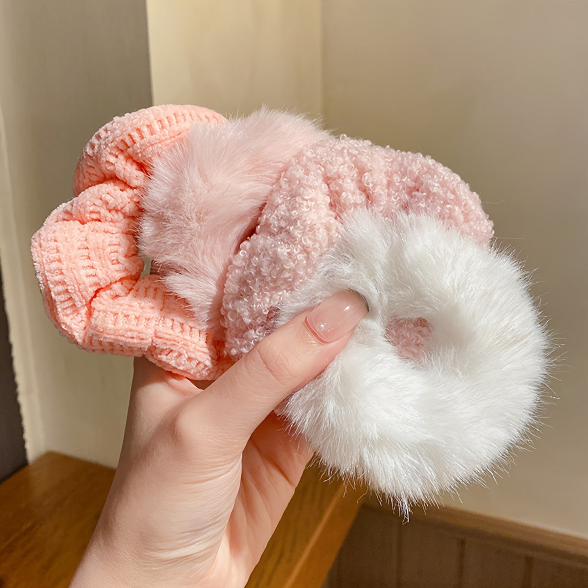 7pcs Premium Plush Hair Tie Set, Simple And Elegant, Suitable for Ponytails And Buns.