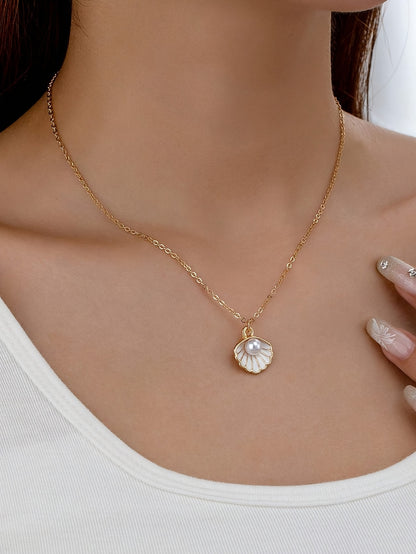1pc Elegant Imitation Pearl & Golden-Tone Seashell Pendant Necklace for Women, KC Golden-Plated Delicate Chain, Everyday Jewelry Gift for Her, Year-Round Versatile Accessory, Casual Jewelry, Goldtone Jewelry, Refined Construc
