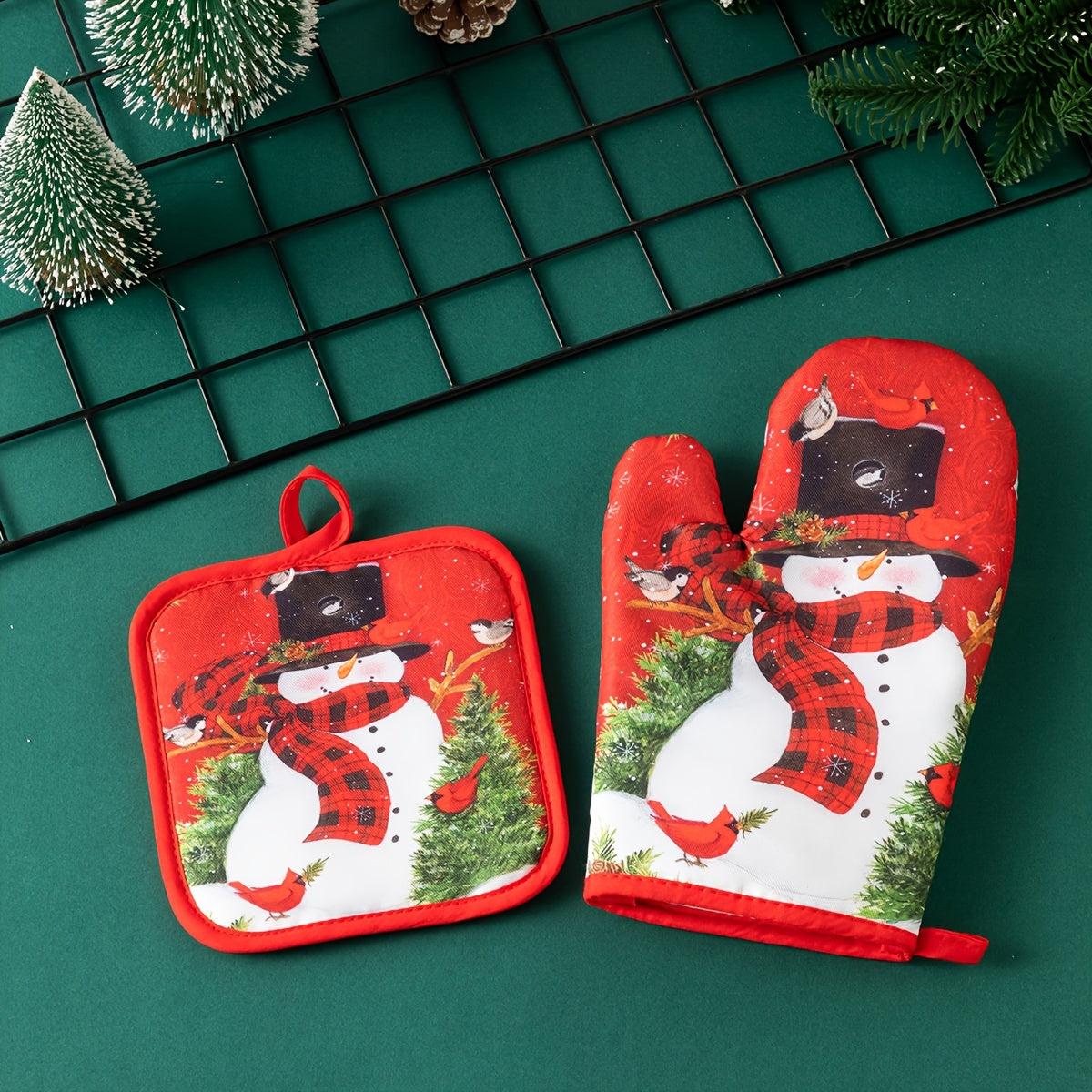 Festive Christmas Oven Mitts - 2 Pieces Set: Perfect for Baking and Cooking - Hand Wash Only - 17cm x 6.69in