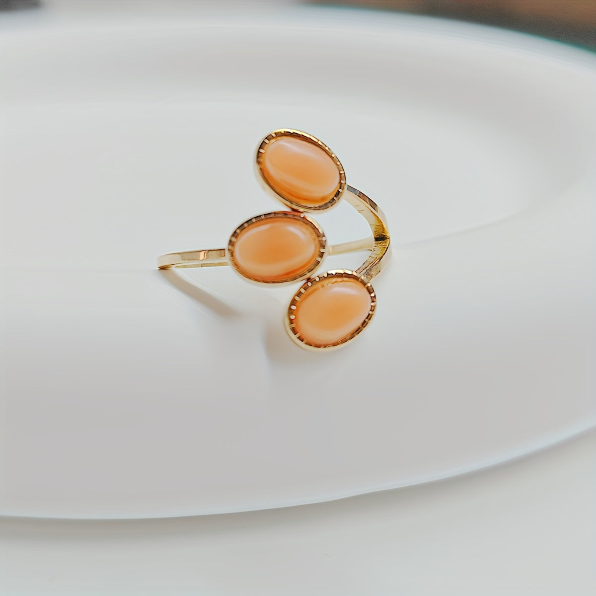 luxury leaf-shaped open ring