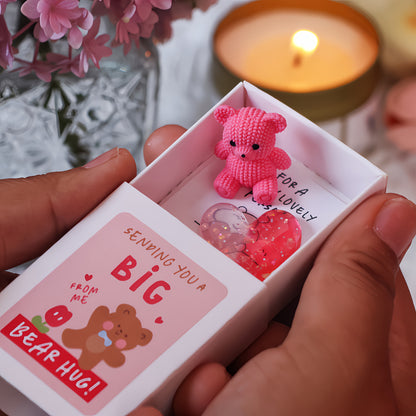 1pc My Little Worry Bear Mini Gift Box with Encouraging Card - Pocket-Sized Resin & Paper Bear Hug Keepsake, Heartwarming Friendship Memento for Weddings, Christmas, Thanksgiving, New Year Gifts, Small Gift Box, Charming Tedd