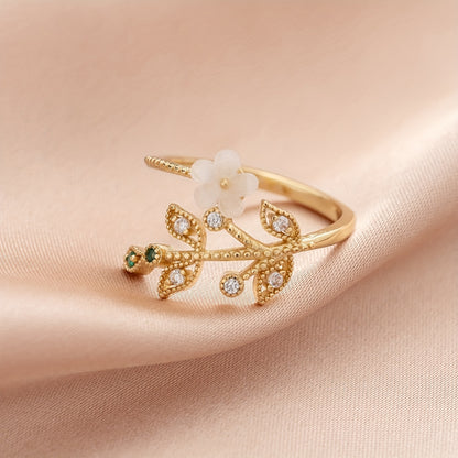 Elegant Vintage Style Copper Ring with Synthetic Zirconia Flower and Leaf Design
