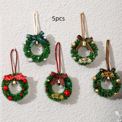 3pcs, 5pcs Random Styles Christmas Tree Decorative Window Display Pendants, Mini Wreath Ornaments, Handmade Mini Garland Hanging Decorations, Festive Car Bell Set for Holiday Atmosphere – Perfect for Christmas, Parties & Ne