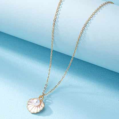 1pc Elegant Imitation Pearl & Golden-Tone Seashell Pendant Necklace for Women, KC Golden-Plated Delicate Chain, Everyday Jewelry Gift for Her, Year-Round Versatile Accessory, Casual Jewelry, Goldtone Jewelry, Refined Construc