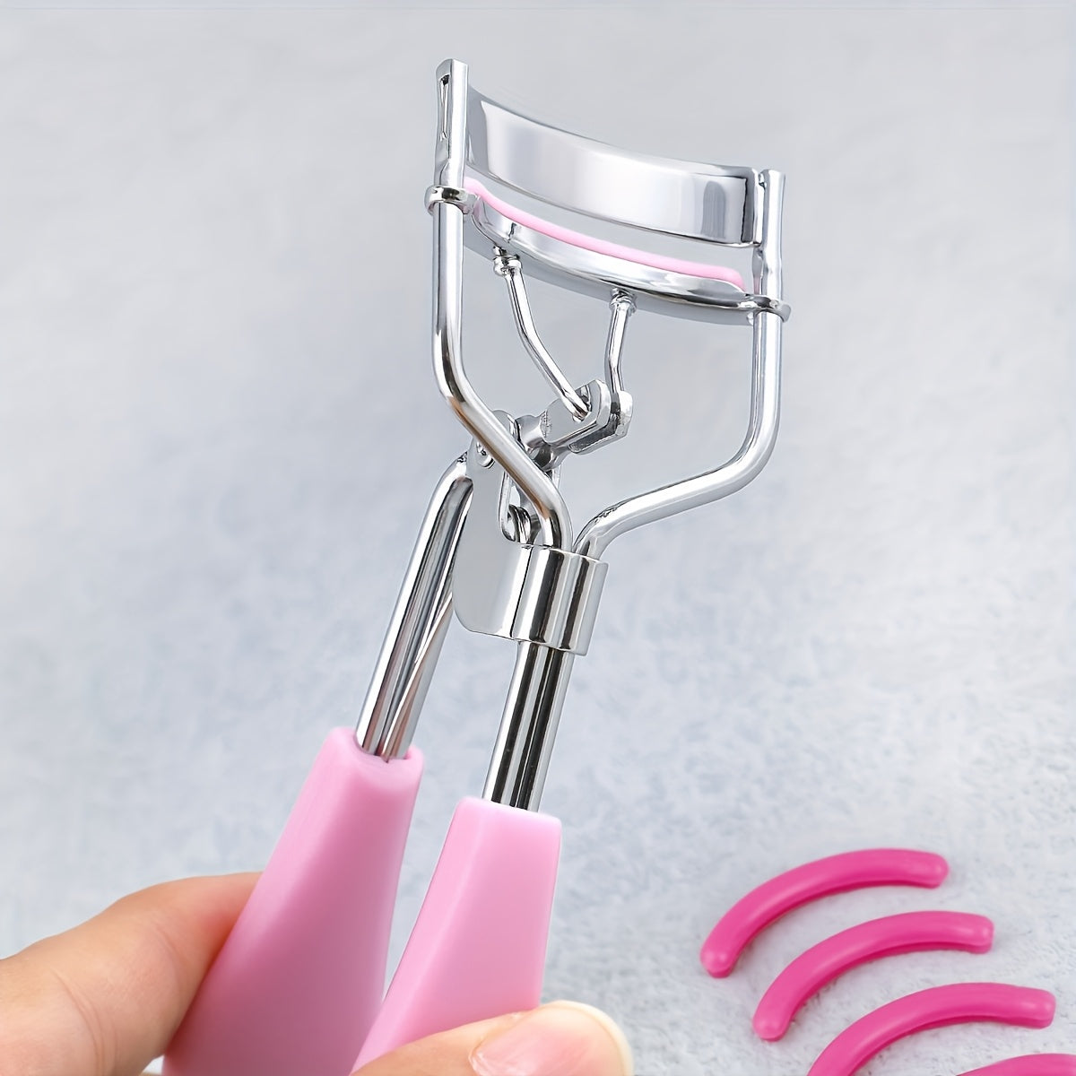 1 Portable Eyelash Curler with 15 Pads, Stainless Steel Curved Handle, No-Damage Lash Lifting, Enhances Eyes, Suitable for Women'S Eyelashes, Available in 3 Colors