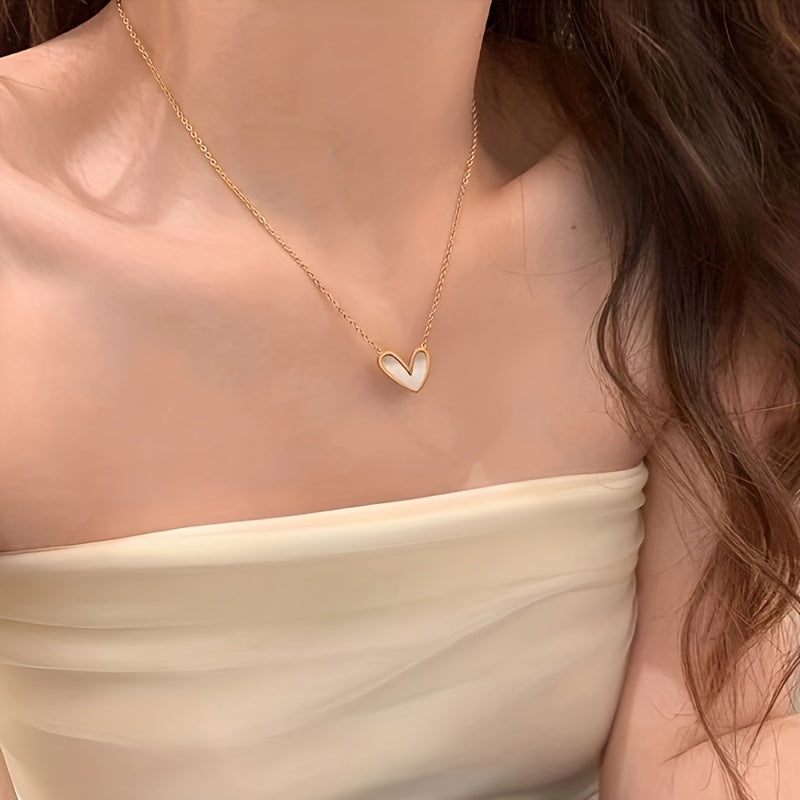 Elegant Golden-Tone Double Heart Necklace for Women – Chic Layered Design with Faux Pearl Accents, Versatile Clavicle Chain for Casual Attire or Parties, Perfect Gift Idea, Charm Necklace
