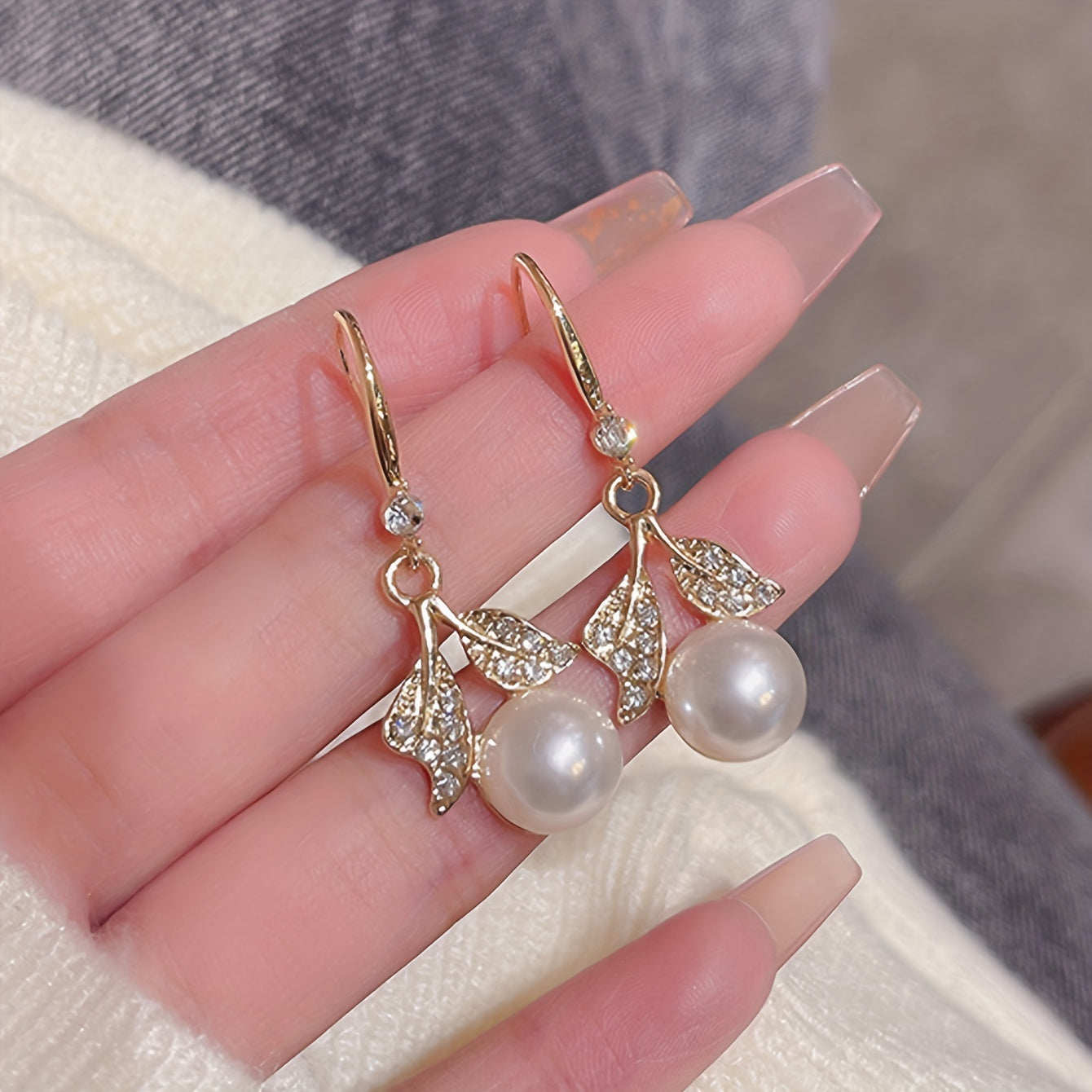 Vintage-Inspired Leaf & Faux Pearl Drop Earrings for Women - Zinc Alloy with Copper Posts, Perfect for Casual Attire