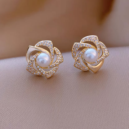 Elegant Floral Design Stud Earing with Imitation Pearl