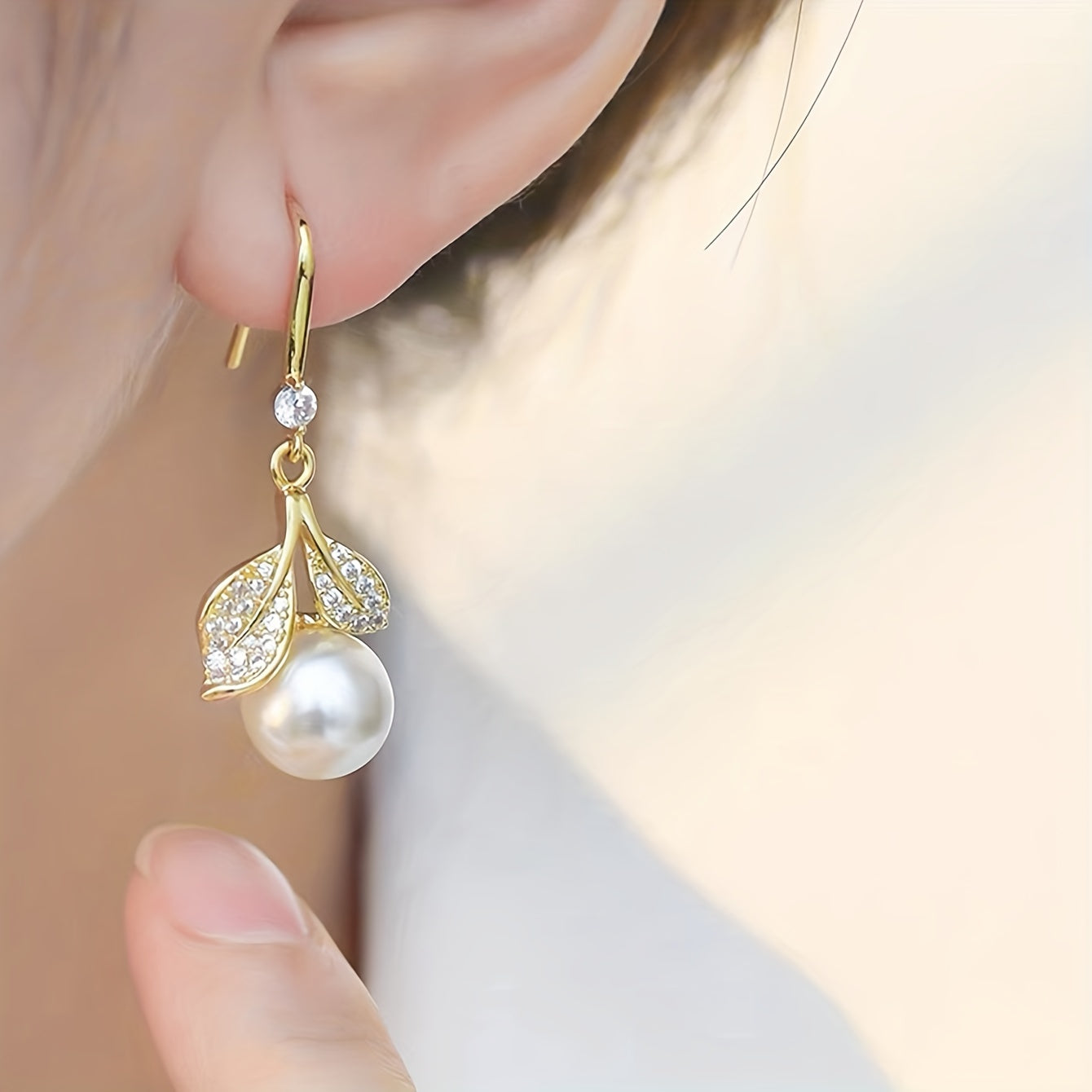 Vintage-Inspired Leaf & Faux Pearl Drop Earrings for Women - Zinc Alloy with Copper Posts, Perfect for Casual Attire