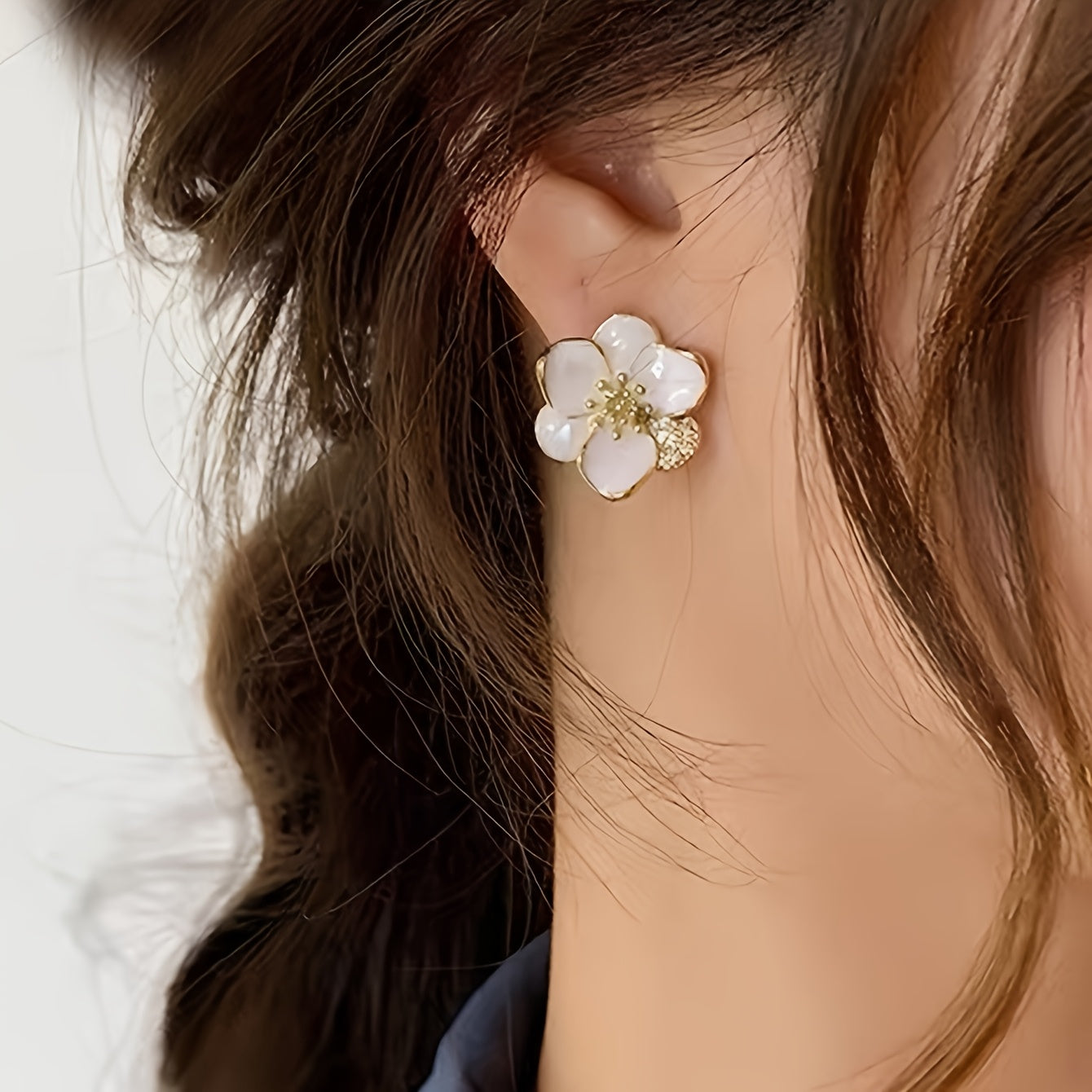 Stud Earrings Zinc Alloy with Rhinestone Accents, Versatile White Petal Design