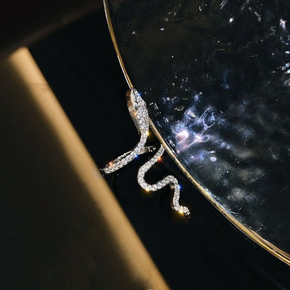 Elegant Snake-Shaped Alloy Ring