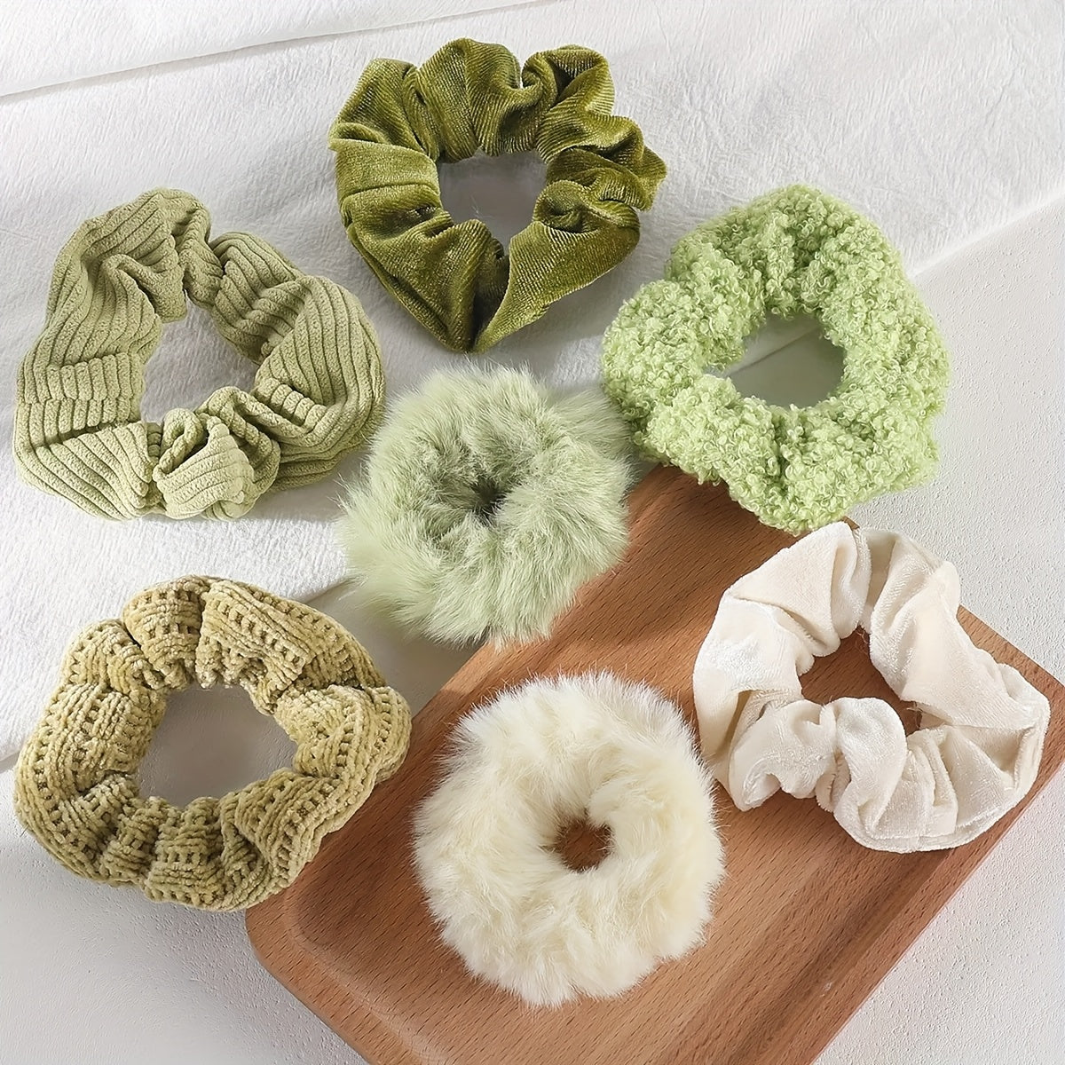 7pcs Premium Plush Hair Tie Set, Simple And Elegant, Suitable for Ponytails And Buns.